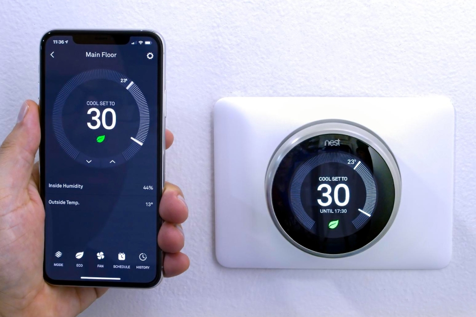 A-Smart-Thermostat-That-Maintains-Comfort-Effortlessly